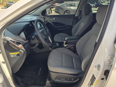 Used 2017 Hyundai Santa Fe SE AWD/4WD image 12