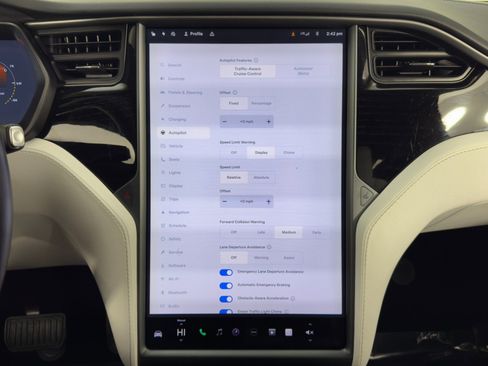 Used 2018 Tesla Model X 100D image 32