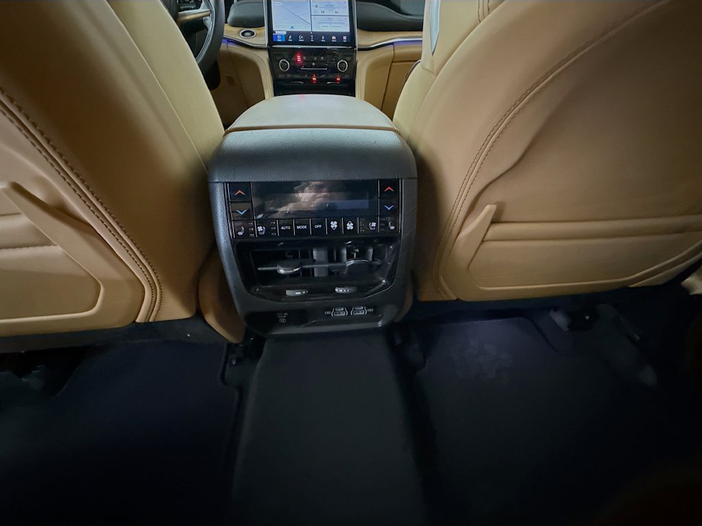 Used 2024 Jeep Grand Cherokee Summit AWD/4WD image 26