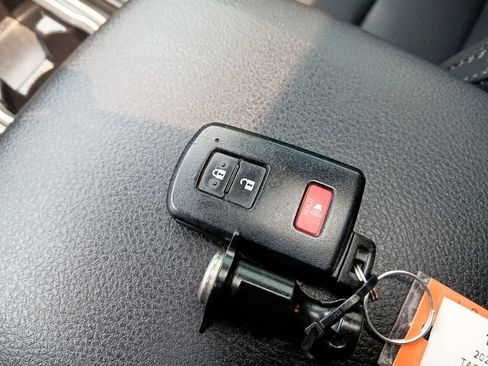 Used 2023 Toyota Tacoma TRD Off-Road w/ TRD Premium Off Road Package AWD/4WD image 29