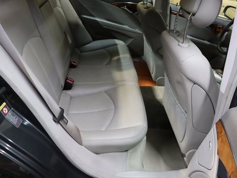 Used 2005 Mercedes-Benz E 320 CDI Sedan image 54