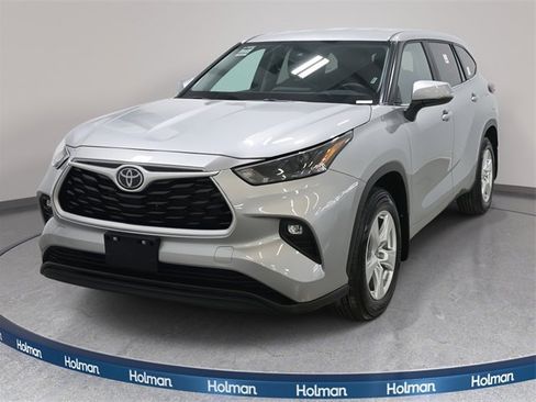 Certified 2024 Toyota Highlander LE image 2