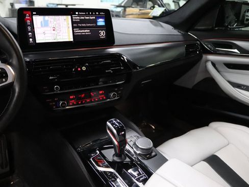 Used 2022 BMW M5 w/ Executive Package image 30