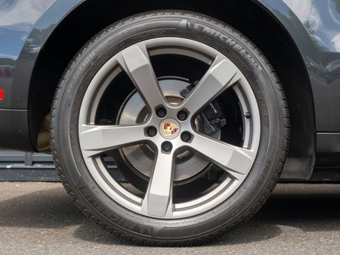 Certified 2023 Porsche Macan AWD/4WD image 14