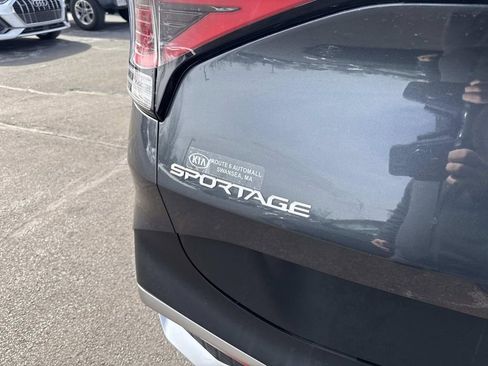 Used 2023 Kia Sportage LX image 5