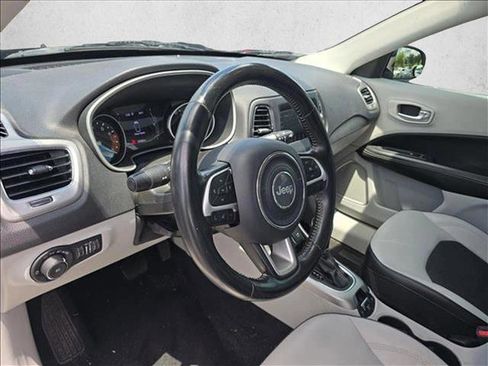 Used 2020 Jeep Compass Latitude image 9