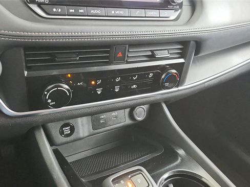 Used 2024 Nissan Rogue S FWD image 24