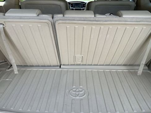 Used 2019 Toyota Highlander Limited Platinum image 25