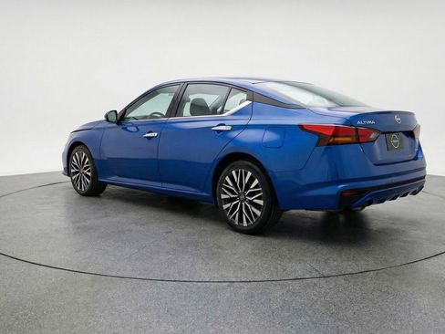 Used 2025 Nissan Altima 2.5 SV FWD image 6