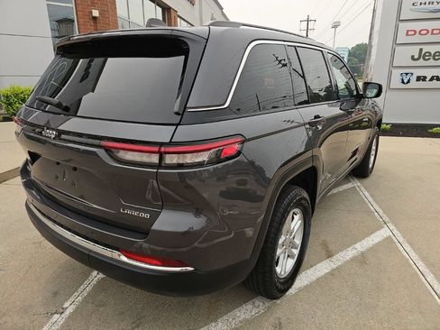 Used 2023 Jeep Grand Cherokee Laredo AWD/4WD image 12