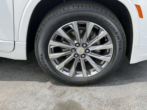 Used 2023 Chevrolet Traverse Premier FWD image 9