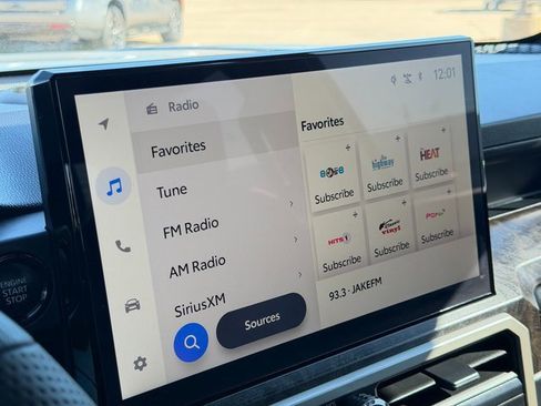 Used 2025 Toyota Tacoma Limited image 31