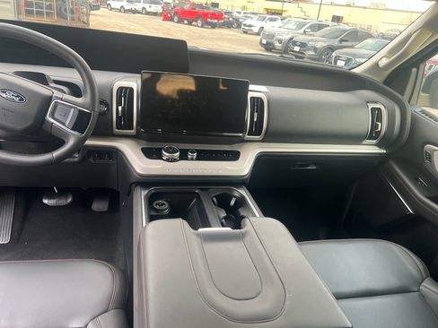 Used 2025 Ford Expedition Active AWD/4WD image 8