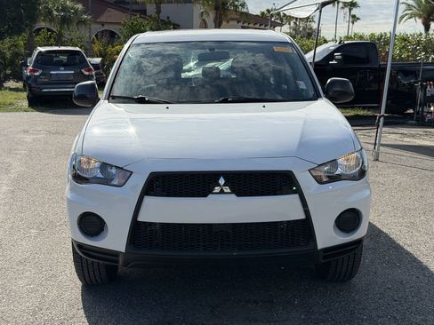 Used 2010 Mitsubishi Outlander ES FWD image 2