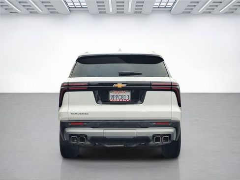Used 2025 Chevrolet Traverse LT FWD image 5