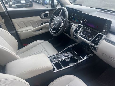 Used 2023 Kia Sorento SX Prestige w/ Panoramic Sunroof Package AWD/4WD image 11