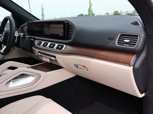 New 2026 Mercedes-Benz GLS 450 4MATIC image 11