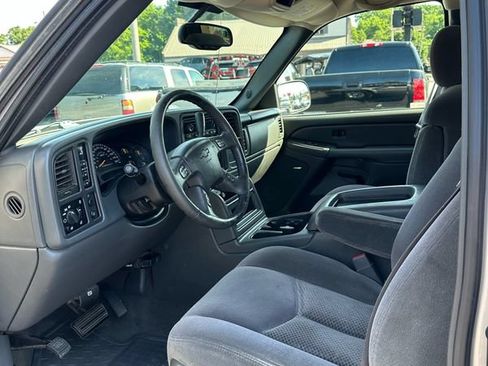 Used 2006 Chevrolet Silverado 2500 LT w/ Skid Plate Package AWD/4WD image 8