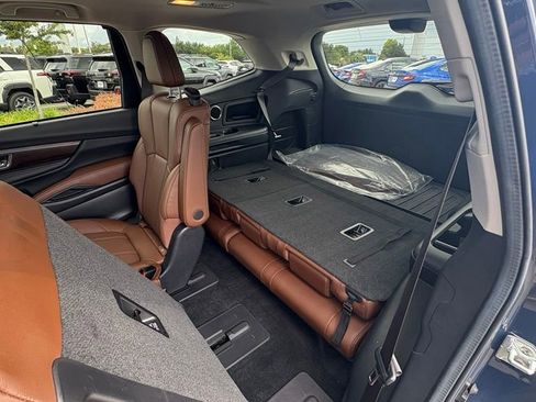 Certified 2024 Subaru Ascent Touring AWD/4WD image 18