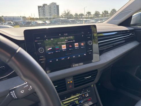 Used 2025 Volkswagen Jetta SE image 21