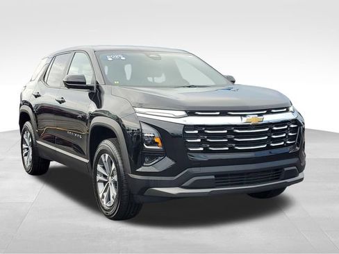 Used 2025 Chevrolet Equinox LT w/ Safety and Technology Package FWD image 7