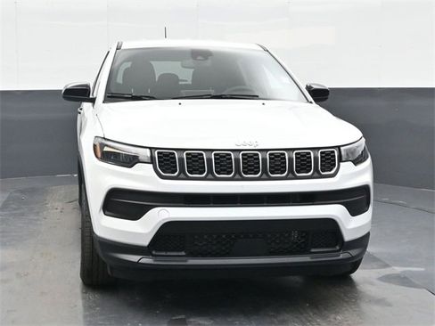 Used 2025 Jeep Compass Sport image 7
