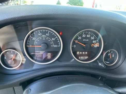 Used 2017 Jeep Wrangler Unlimited Sahara AWD/4WD image 3