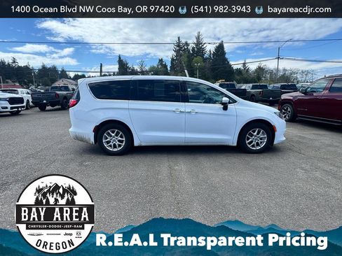 Used 2023 Chrysler Voyager LX image 7