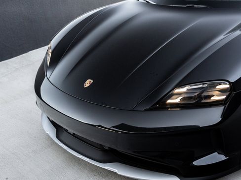 Used 2025 Porsche Taycan 4 Cross Turismo image 32