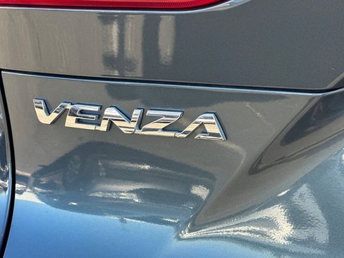 Used 2024 Toyota Venza LE AWD/4WD image 27