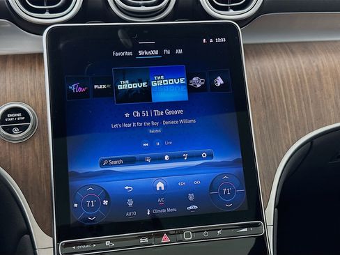 Used 2025 Mercedes-Benz GLC 300 4MATIC image 16