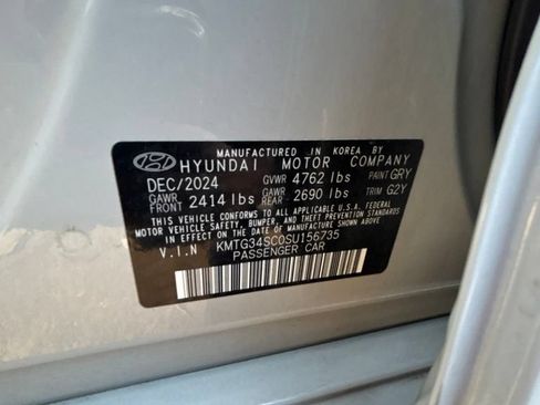 Used 2025 Genesis G70 2.5T RWD image 9