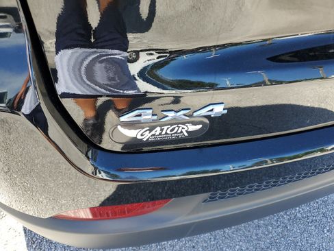 Used 2023 Jeep Compass Latitude image 9