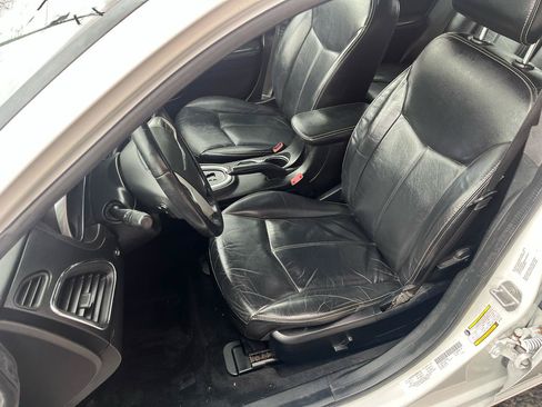 Used 2013 Chrysler 200 Limited FWD image 20