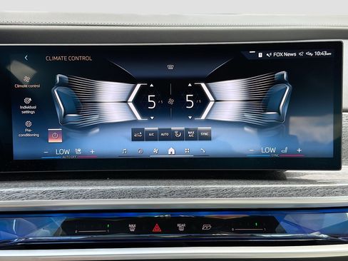 Used 2025 BMW 750e xDrive w/ Executive Package image 34