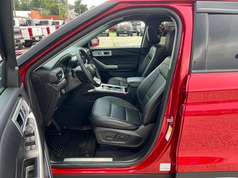 Used 2023 Ford Explorer Limited w/ Equipment Group 301A AWD/4WD image 14