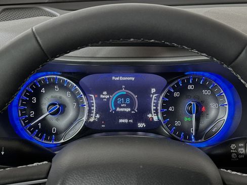 Used 2025 Chrysler Voyager LX image 12