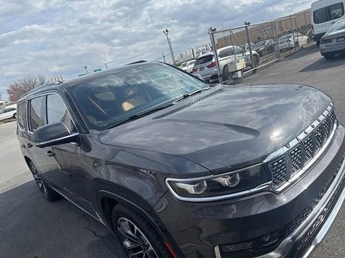 Used 2022 Jeep Grand Wagoneer Series III image 4