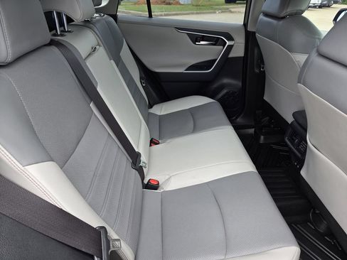 Used 2019 Toyota RAV4 Limited AWD/4WD image 28