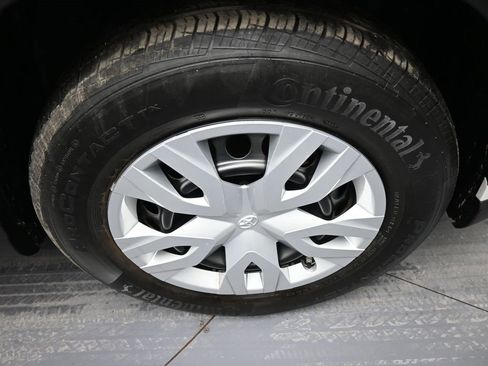 Used 2023 Toyota Corolla Cross L image 13