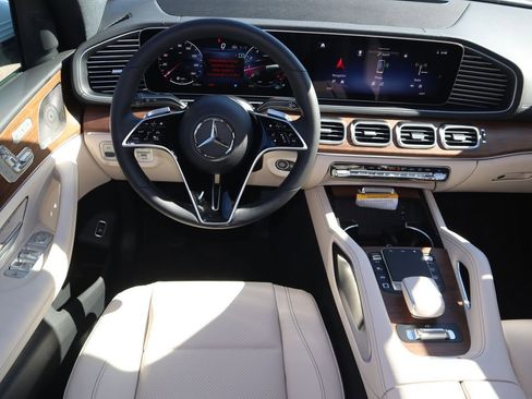 New 2025 Mercedes-Benz GLS 450 4MATIC image 11