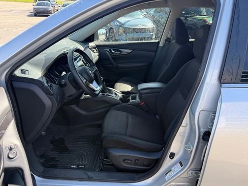 Used 2018 Nissan Rogue SV image 8