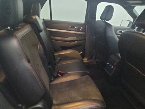 Used 2018 Ford Explorer XLT w/ Equipment Group 202A AWD/4WD image 19
