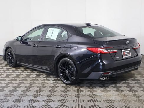 Used 2025 Toyota Camry SE image 7