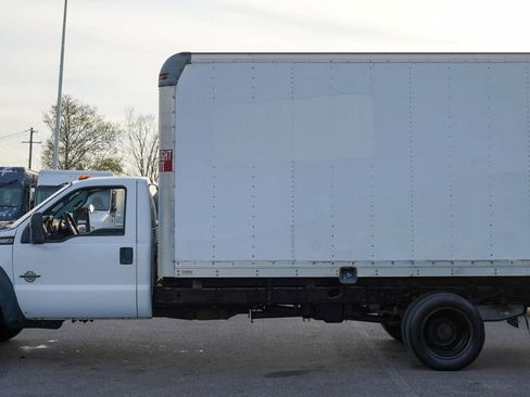 Used 2015 Ford F550 2WD Regular Cab Super Duty image 4