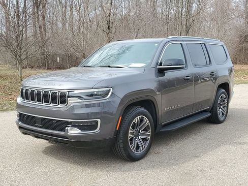 Used 2024 Jeep Wagoneer 4WD w/ Premium Group I image 2