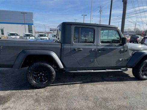 Used 2020 Jeep Gladiator Sport w/ Quick Order Package 24S image 2