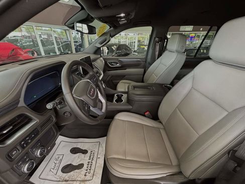 Used 2024 GMC Yukon SLT w/ SLT Luxury Package AWD/4WD image 28