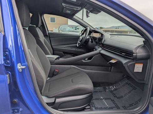 Certified 2025 Hyundai Elantra SEL w/ Cargo Package FWD image 10