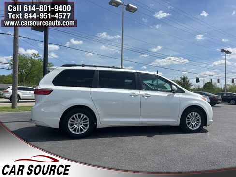 Used 2015 Toyota Sienna XLE w/ XLE Navigation Package image 5